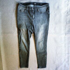 Judy Blue Jeans Womens Size 13 / 31 Mid-Rise Skinny Fit Black Stretch Distressed